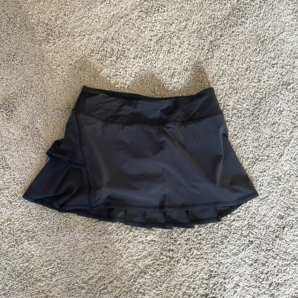 Lulu lemon black skirt size 4